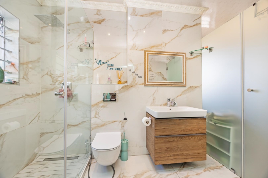 5 Bedroom Property for Sale in Panorama Western Cape